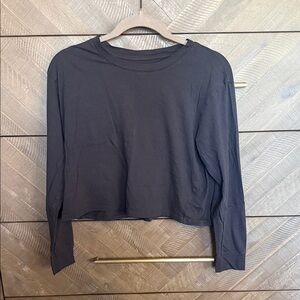 American Eagle Outfitters Black Cropped Long-Sleeve Tee